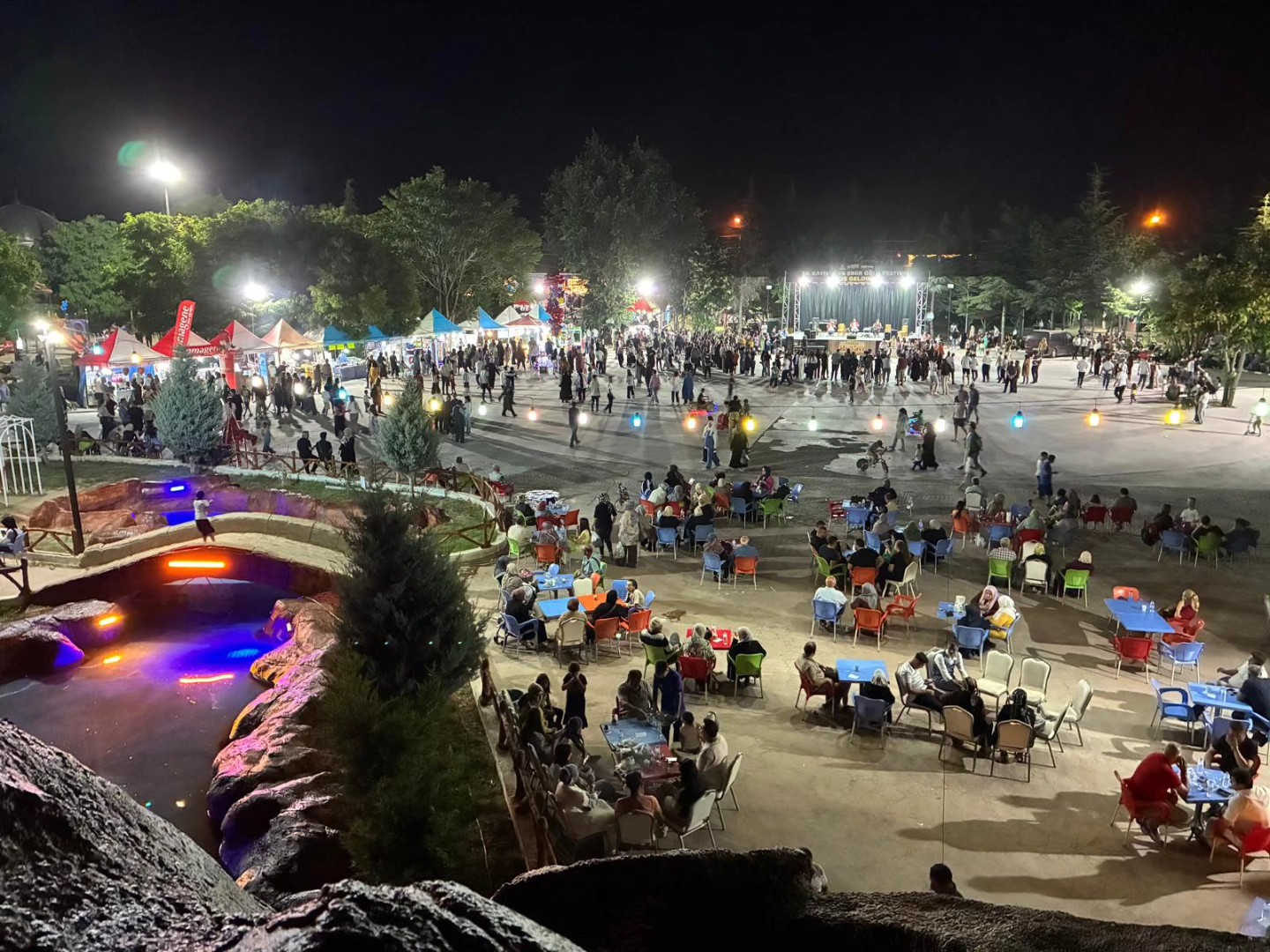 Bolvadin'de Akçan Parkı Hemşehrileri Bir Araya Getirdi